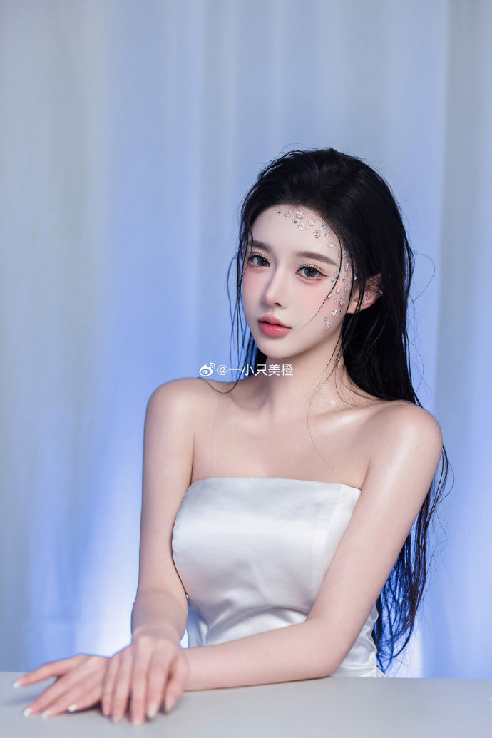 白莲花度假村 封面